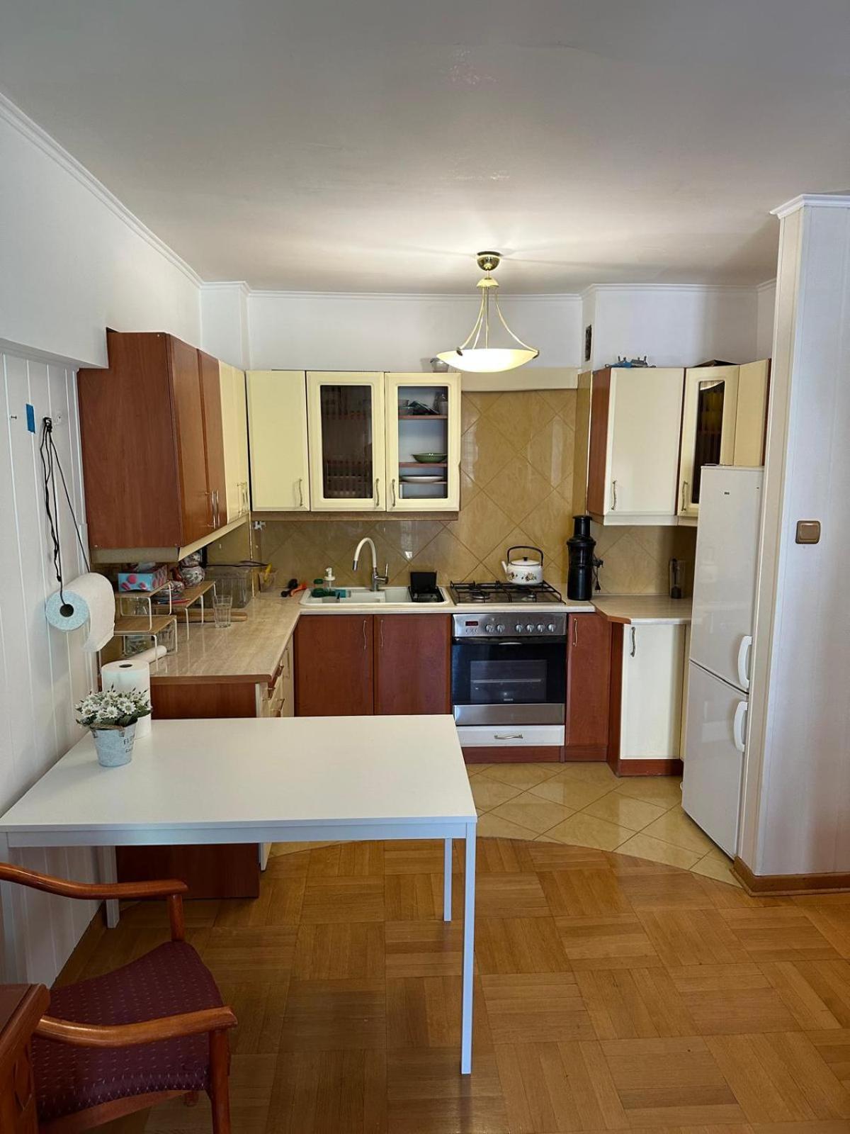 Chmielna 106b Apartament *